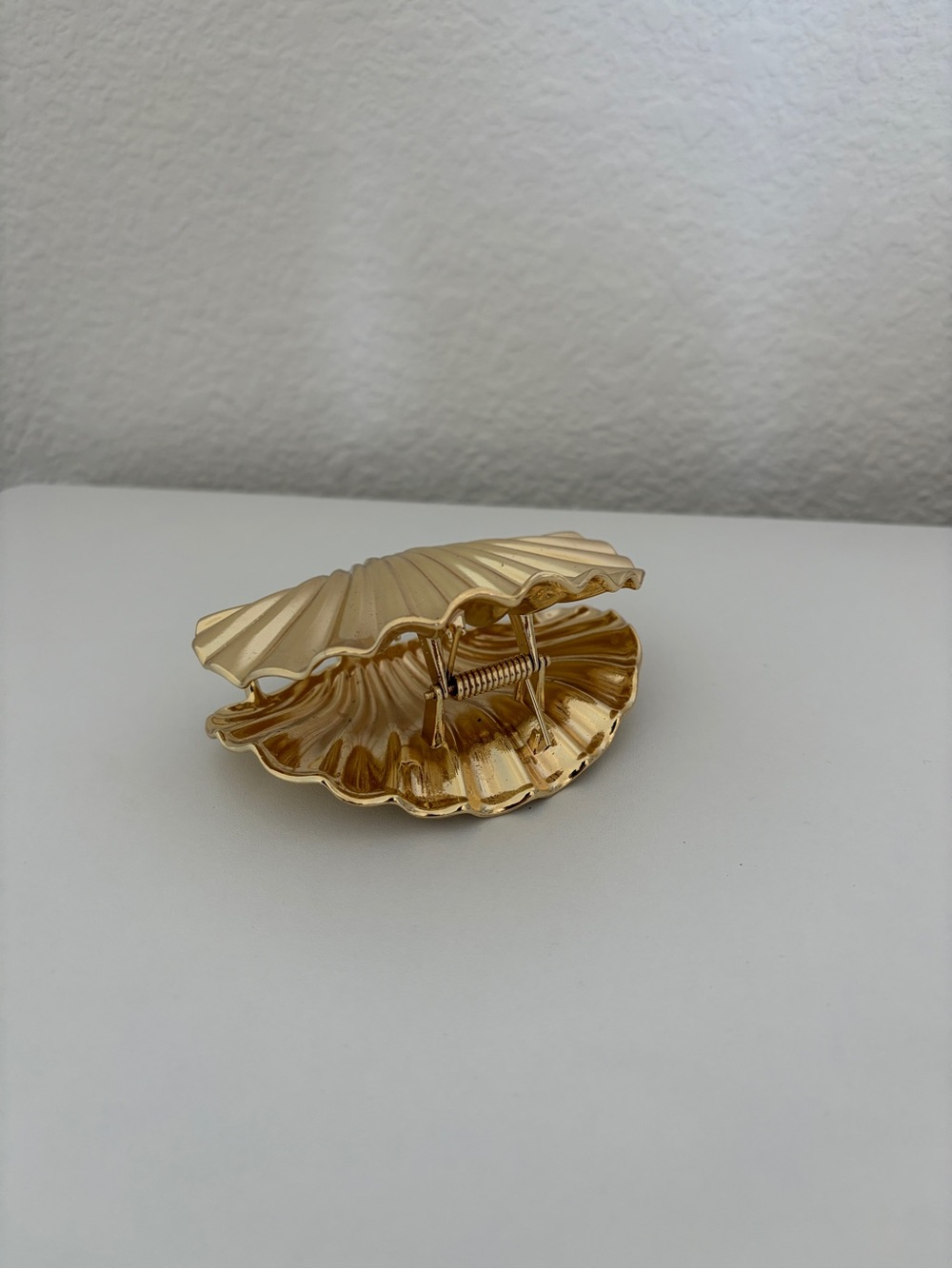 Peppermayo Milano Claw Clip - Gold Scallop Shell Hair Claw - Picture 5 of 7